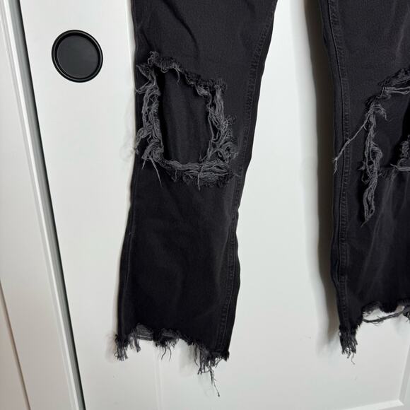 Free People Maggie Distressed Black Wash Denim Button Fly Crop Jeans Size 26 - Picture 3 of 7